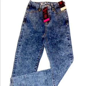 NWT No Boundaries Curvy Super High Rise Crop Jegging